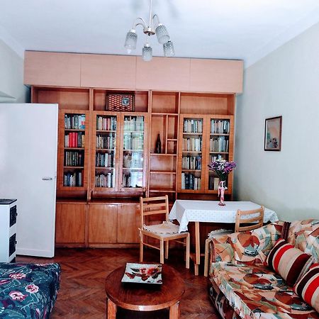 Era Echoes - Preserved Historical Apartment Тирана Екстериор снимка