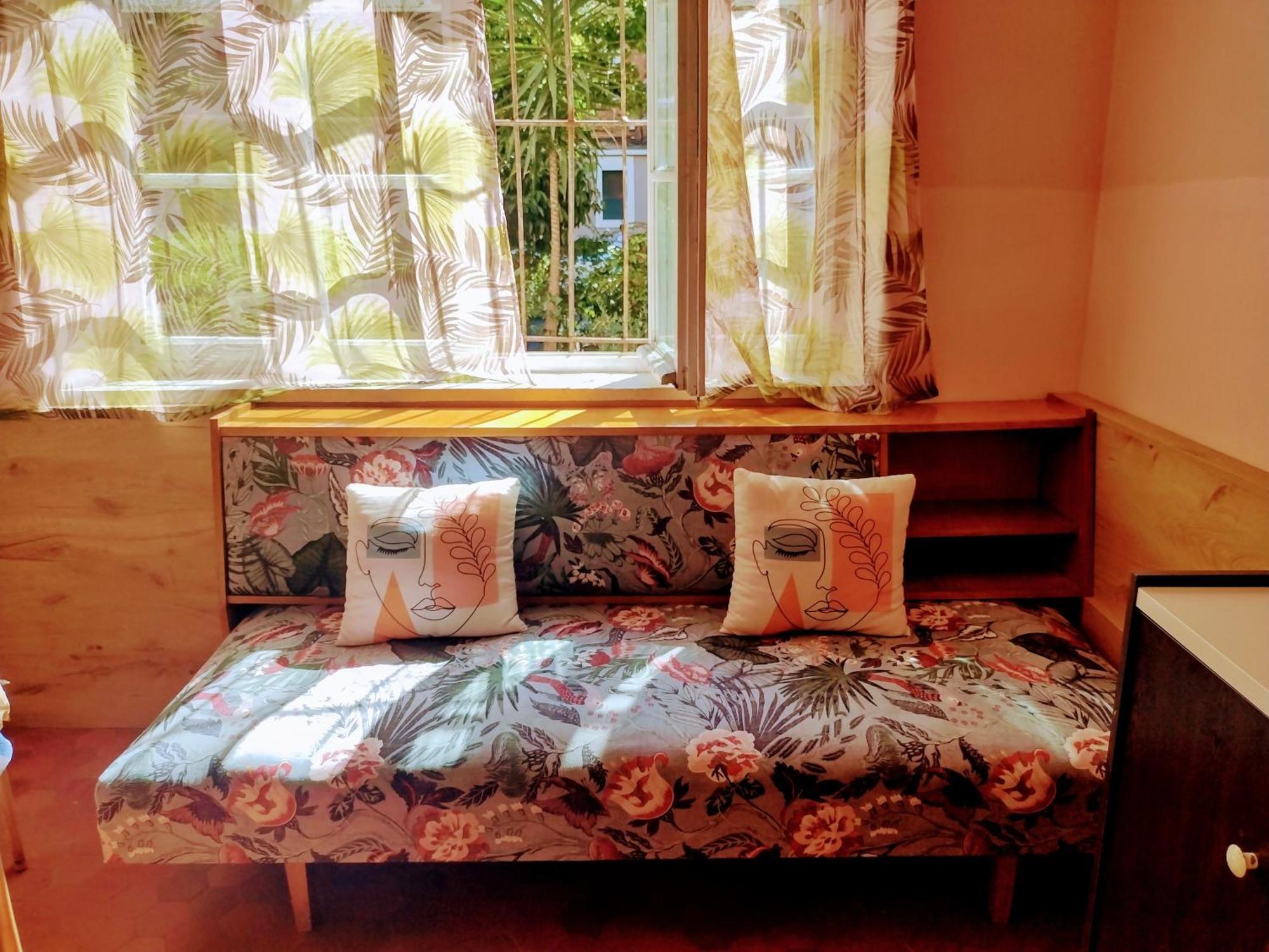 Era Echoes - Preserved Historical Apartment Тирана Екстериор снимка