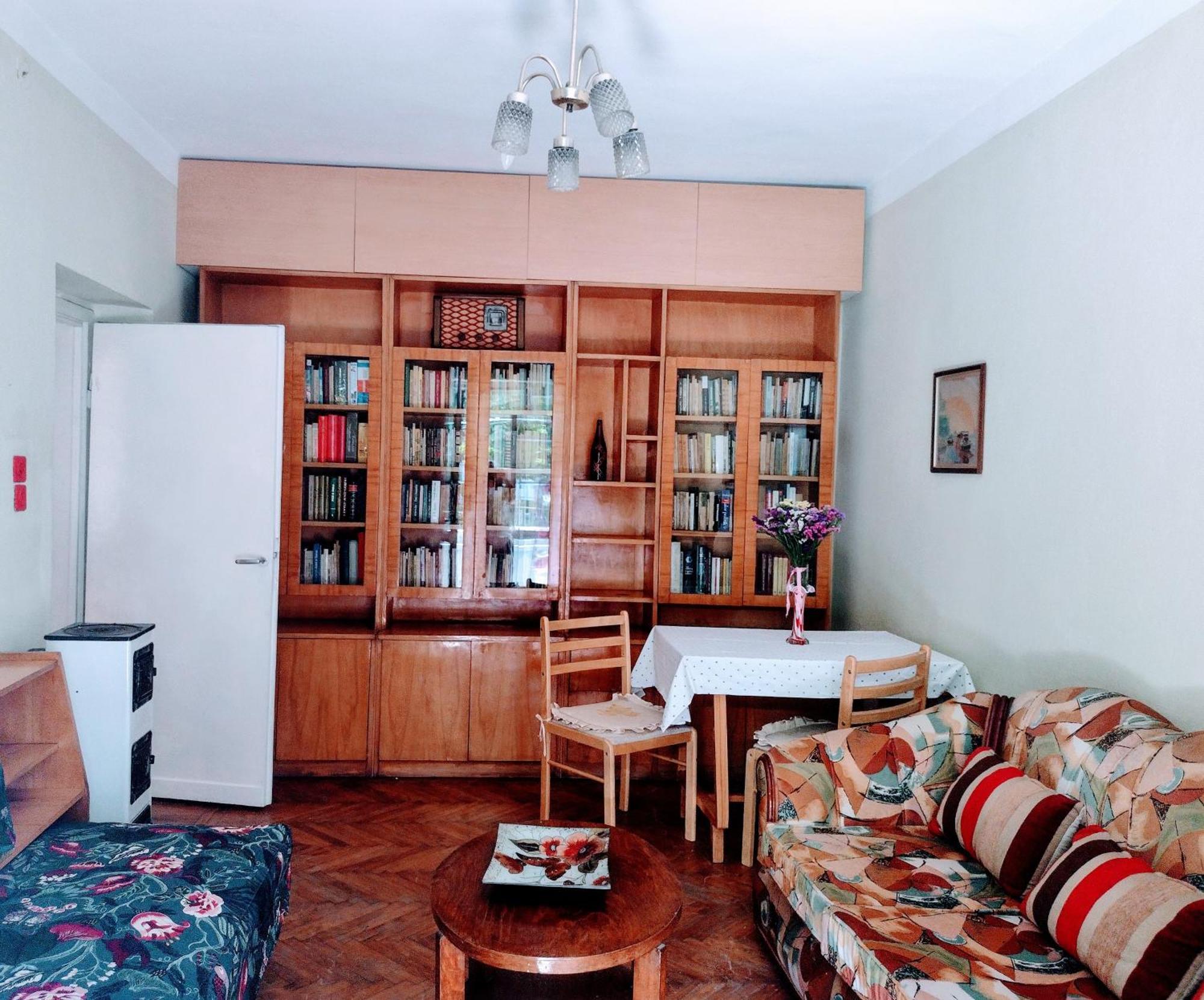 Era Echoes - Preserved Historical Apartment Тирана Екстериор снимка