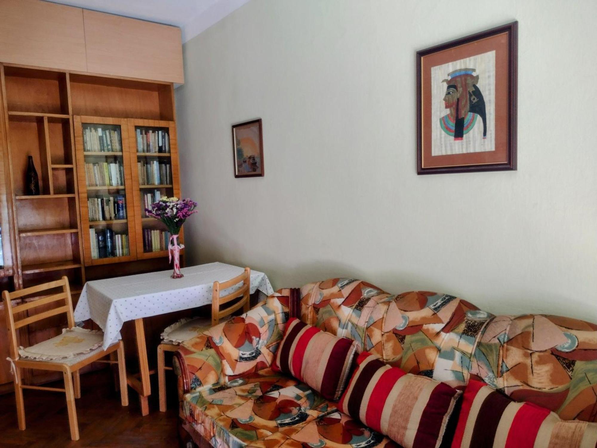 Era Echoes - Preserved Historical Apartment Тирана Екстериор снимка